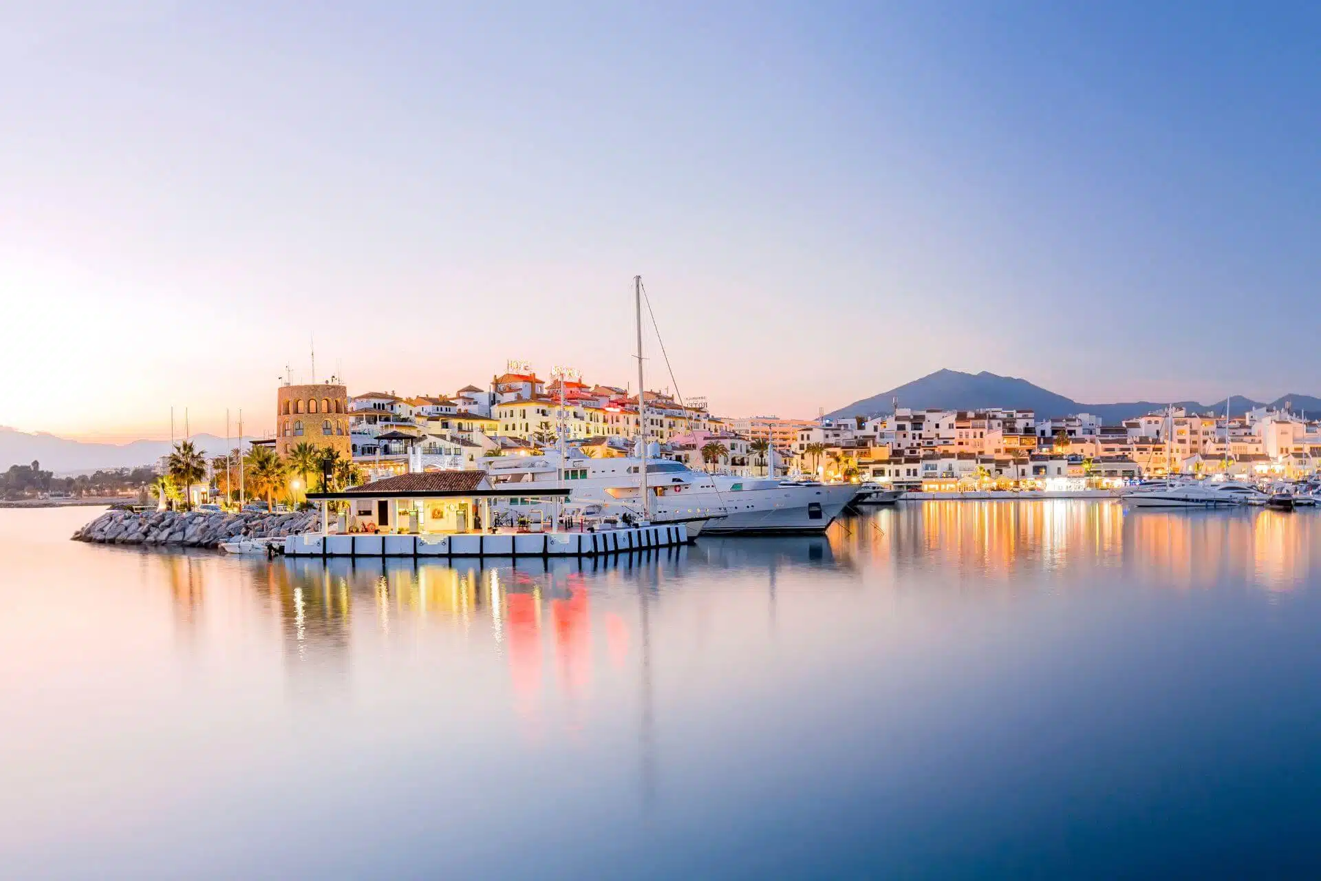 private-car-or-van-rental-with-driver-in-Marbella 1 منظر لمدينة ماربيا