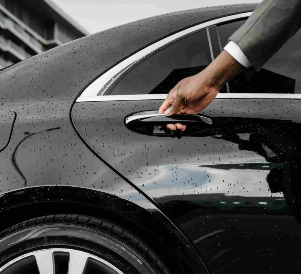 خدمات إيجار سيارة مع سائق